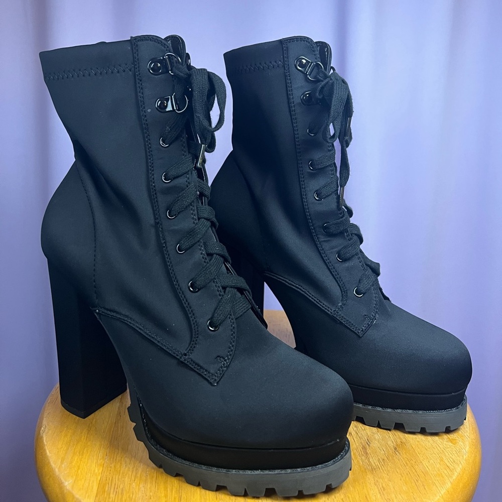 Black Lace Up Combat Boots Chunky 4.5" Heel Size 7.5 Grunge Alternative Punk Y2k
